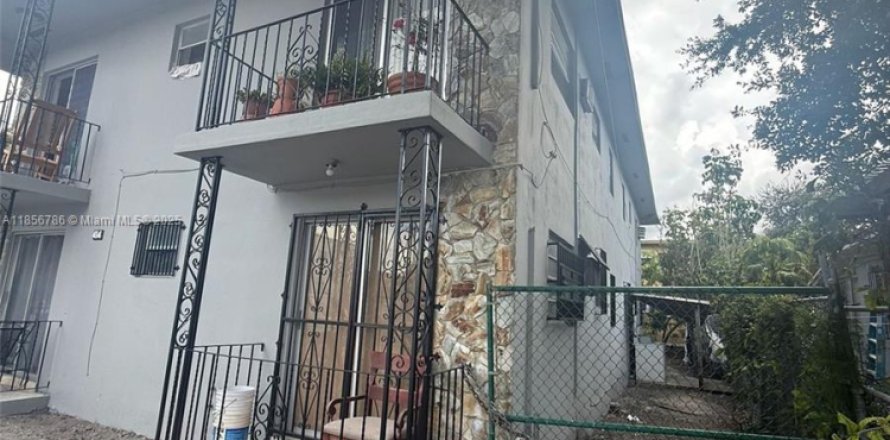 Propiedad comercial en Miami, Florida № 1878941