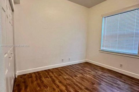 House in Weston, Florida 3 bedrooms, 143.63 sq.m. № 2033893 - photo 12