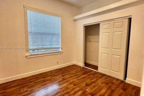 House in Weston, Florida 3 bedrooms, 143.63 sq.m. № 2033893 - photo 13