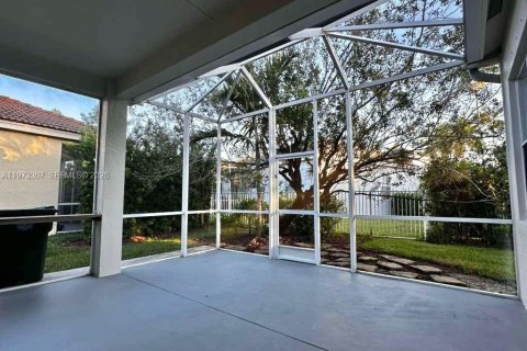 House in Weston, Florida 3 bedrooms, 143.63 sq.m. № 2033893 - photo 18