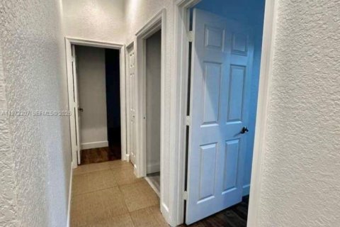 House in Weston, Florida 3 bedrooms, 143.63 sq.m. № 2033893 - photo 10