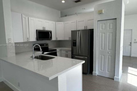 House in Weston, Florida 3 bedrooms, 143.63 sq.m. № 2033893 - photo 5