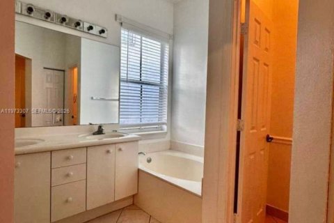 House in Weston, Florida 3 bedrooms, 143.63 sq.m. № 2033893 - photo 14