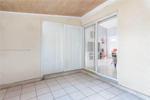 Villa ou maison à vendre à Miami, Floride: 3 chambres, 127 m2 № 1973767 - photo 8