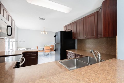 Villa ou maison à vendre à Miami, Floride: 3 chambres, 127 m2 № 1973767 - photo 19