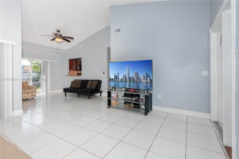 Villa ou maison à vendre à Miami, Floride: 3 chambres, 127 m2 № 1973767 - photo 16