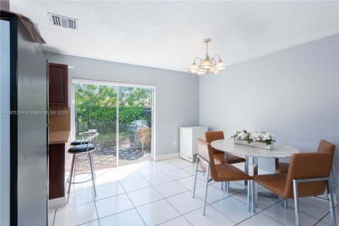 Villa ou maison à vendre à Miami, Floride: 3 chambres, 127 m2 № 1973767 - photo 20