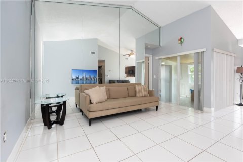 Villa ou maison à vendre à Miami, Floride: 3 chambres, 127 m2 № 1973767 - photo 17