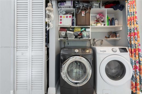 Villa ou maison à vendre à Miami, Floride: 3 chambres, 127 m2 № 1973767 - photo 11