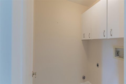 House in Port Orange, Florida 3 bedrooms, 147.06 sq.m. № 2396579 - photo 12