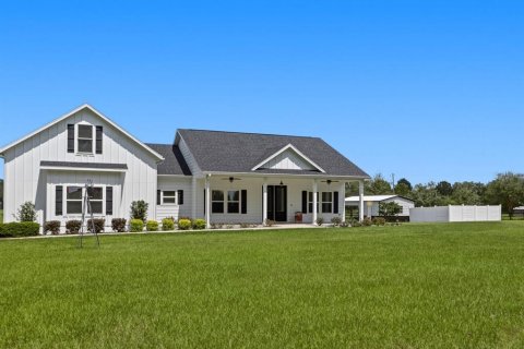House in Alachua, Florida 4 bedrooms, 260.59 sq.m. № 2277209