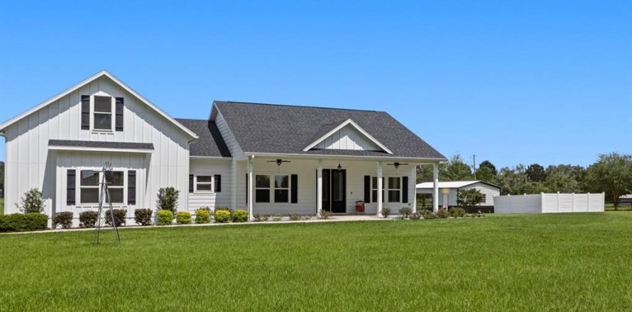 House in Alachua, Florida 4 bedrooms, 260.59 sq.m. № 2277209