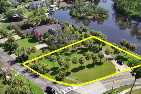 Terreno en venta en Tarpon Springs, Florida № 1904486 - foto 1