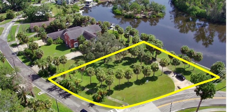 Terreno en Tarpon Springs, Florida № 1904486