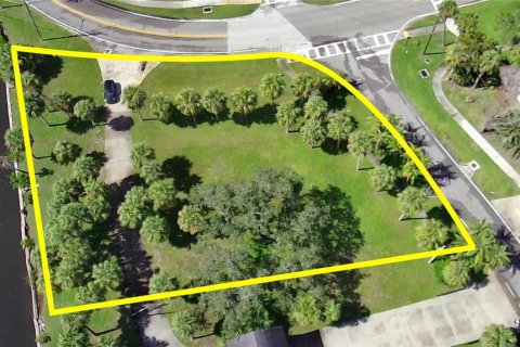 Terreno en venta en Tarpon Springs, Florida № 1904486 - foto 2