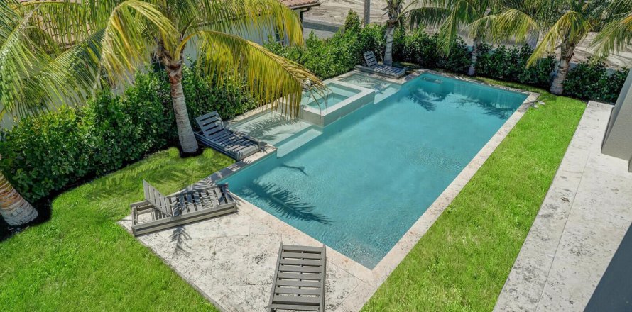 House in West Palm Beach, Florida 5 bedrooms № 1188503