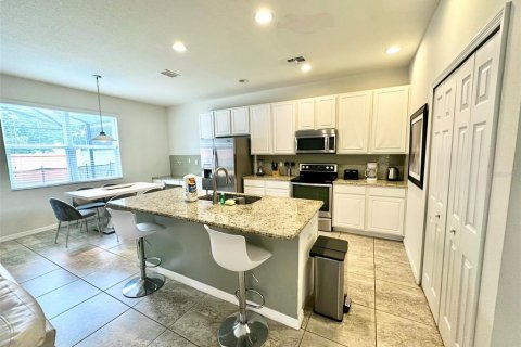 Adosado en venta en Kissimmee, Florida, 4 dormitorios, 177.16 m2 № 1537171 - foto 4