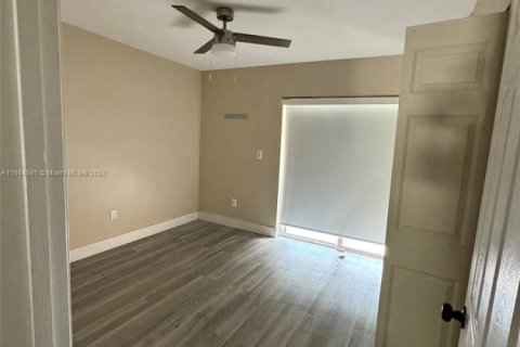 Townhouse in Hialeah, Florida 2 bedrooms, 91.04 sq.m. № 1859788 - photo 5
