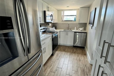 Townhouse in Hialeah, Florida 2 bedrooms, 91.04 sq.m. № 1859788 - photo 1