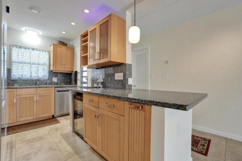 Condo in Lighthouse Point, Florida, 1 bedroom № 2181600 - photo 10