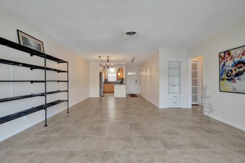 Condo in Lighthouse Point, Florida, 1 bedroom № 2181600 - photo 23