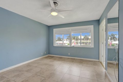 Condo in Lighthouse Point, Florida, 1 bedroom № 2181600 - photo 13