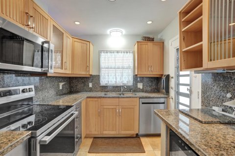 Condo in Lighthouse Point, Florida, 1 bedroom № 2181600 - photo 11