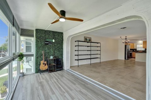 Condo in Lighthouse Point, Florida, 1 bedroom № 2181600 - photo 19