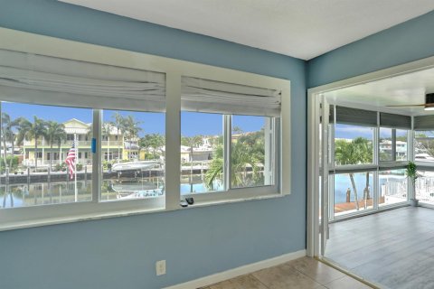 Condo in Lighthouse Point, Florida, 1 bedroom № 2181600 - photo 15