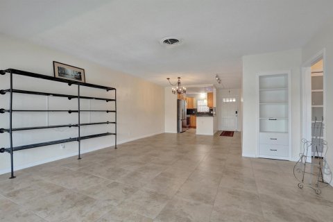 Condo in Lighthouse Point, Florida, 1 bedroom № 2181600 - photo 24