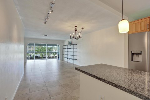 Condo in Lighthouse Point, Florida, 1 bedroom № 2181600 - photo 9