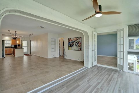 Condo in Lighthouse Point, Florida, 1 bedroom № 2181600 - photo 18