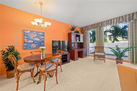 Condominio en venta en Coral Gables, Florida, 1 dormitorio, 73.39 m2 № 2006593 - foto 3