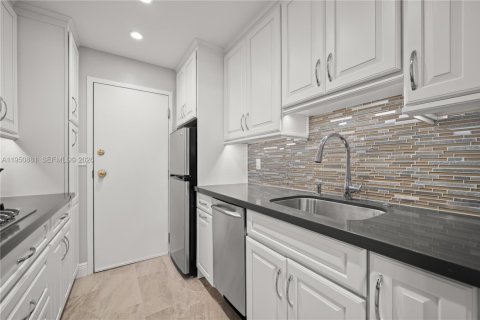 Condominio en venta en Coral Gables, Florida, 1 dormitorio, 73.39 m2 № 2006593 - foto 10