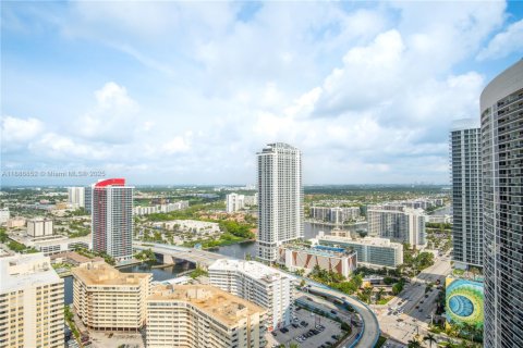 Купить кондоминиум в Халландейл-Бич, Флорида 2 спальни, 100.89м2, № 1981708 - фото 23