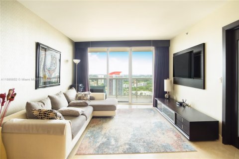 Купить кондоминиум в Халландейл-Бич, Флорида 2 спальни, 100.89м2, № 1981708 - фото 2