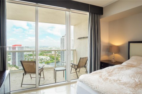 Купить кондоминиум в Халландейл-Бич, Флорида 2 спальни, 100.89м2, № 1981708 - фото 15