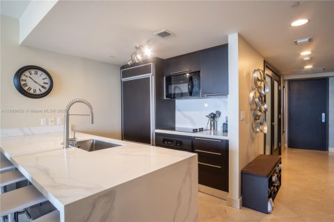 Купить кондоминиум в Халландейл-Бич, Флорида 2 спальни, 100.89м2, № 1981708 - фото 8