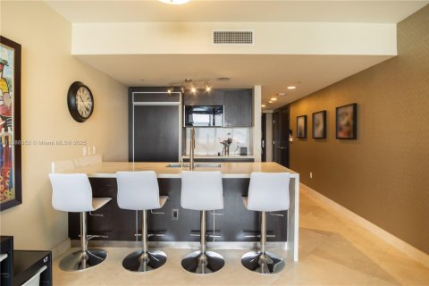 Купить кондоминиум в Халландейл-Бич, Флорида 2 спальни, 100.89м2, № 1981708 - фото 9
