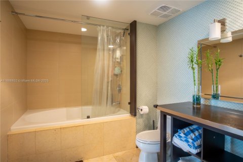 Купить кондоминиум в Халландейл-Бич, Флорида 2 спальни, 100.89м2, № 1981708 - фото 19