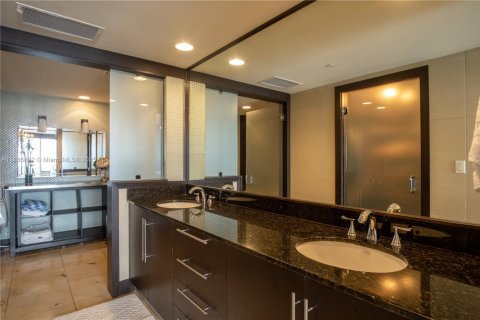 Купить кондоминиум в Халландейл-Бич, Флорида 2 спальни, 100.89м2, № 1981708 - фото 17