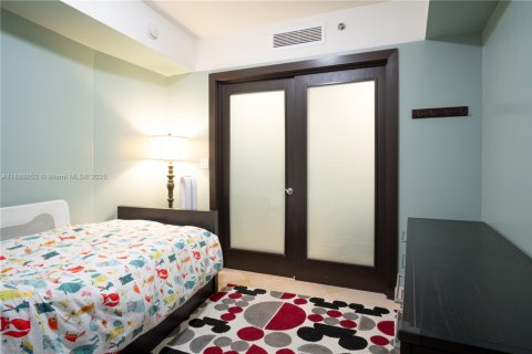 Купить кондоминиум в Халландейл-Бич, Флорида 2 спальни, 100.89м2, № 1981708 - фото 21