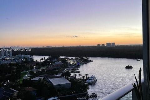 Кондоминиум с 2 спальнями в Санни-Айлс-Бич, Флорида № 2043937