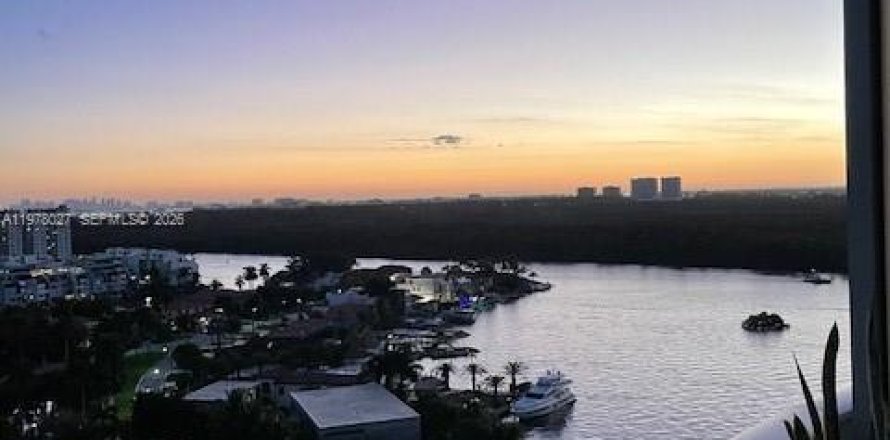 Кондоминиум с 2 спальнями в Санни-Айлс-Бич, Флорида № 2043937