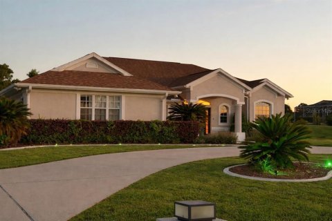House in Inverness, Florida 3 bedrooms, 204.11 sq.m. № 2430668
