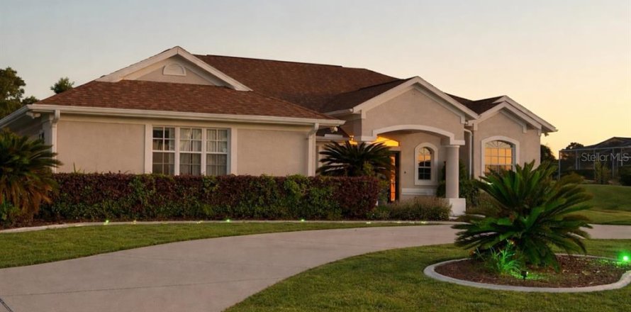 House in Inverness, Florida 3 bedrooms, 204.11 sq.m. № 2430668