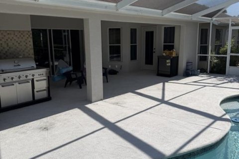 House in Inverness, Florida 3 bedrooms, 204.11 sq.m. № 2430668 - photo 2