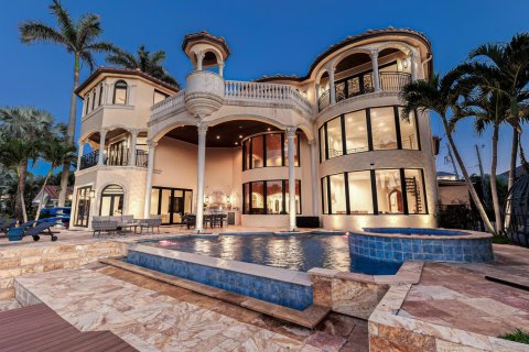 House in Delray Beach, Florida 6 bedrooms, 676.89 sq.m. № 2253142