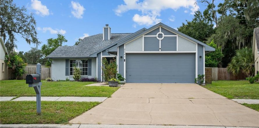 House in Brandon, Florida 3 bedrooms, 166.02 sq.m. № 2393622