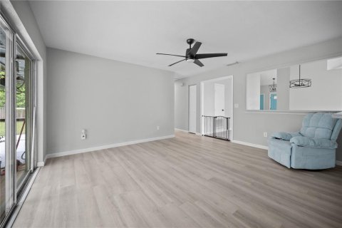 House in Brandon, Florida 3 bedrooms, 166.02 sq.m. № 2393622 - photo 5